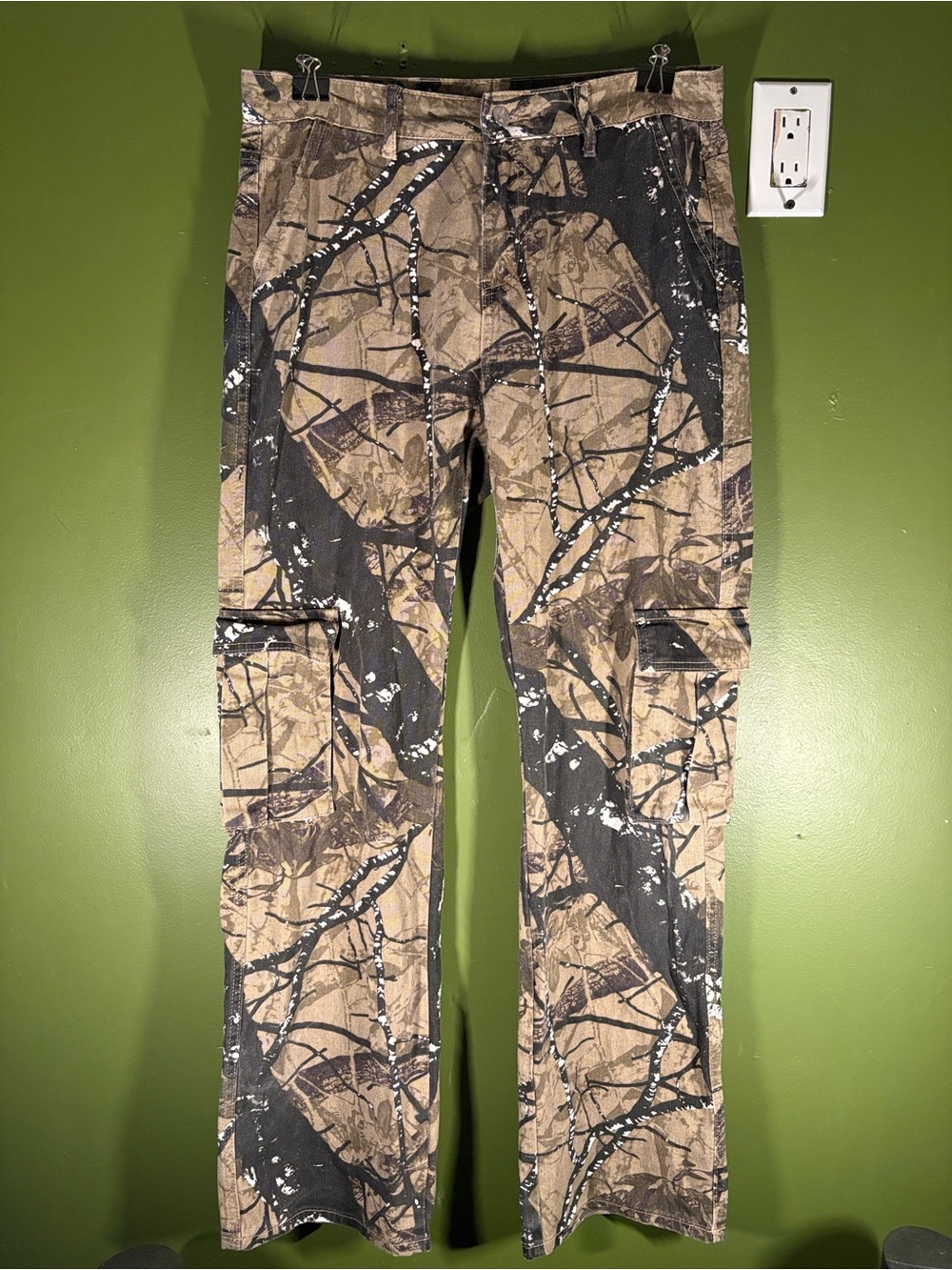 SHEIN Men's Camo Cargo Pants in Brown and Black